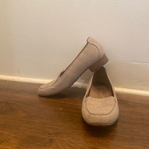 Neutral kitten heal loafer